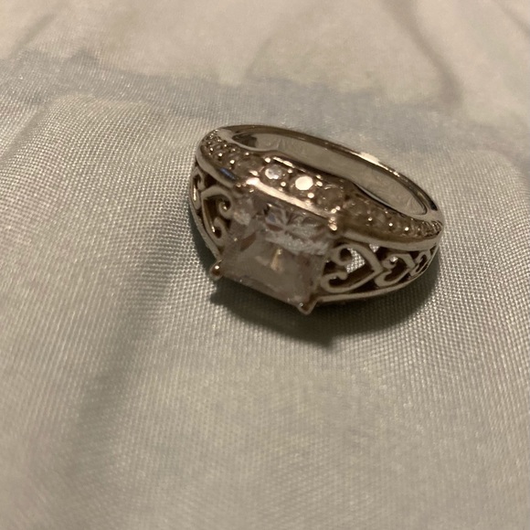 Sterling silver Princess cut sz 7 beautiful ring! - Picture 1 of 7